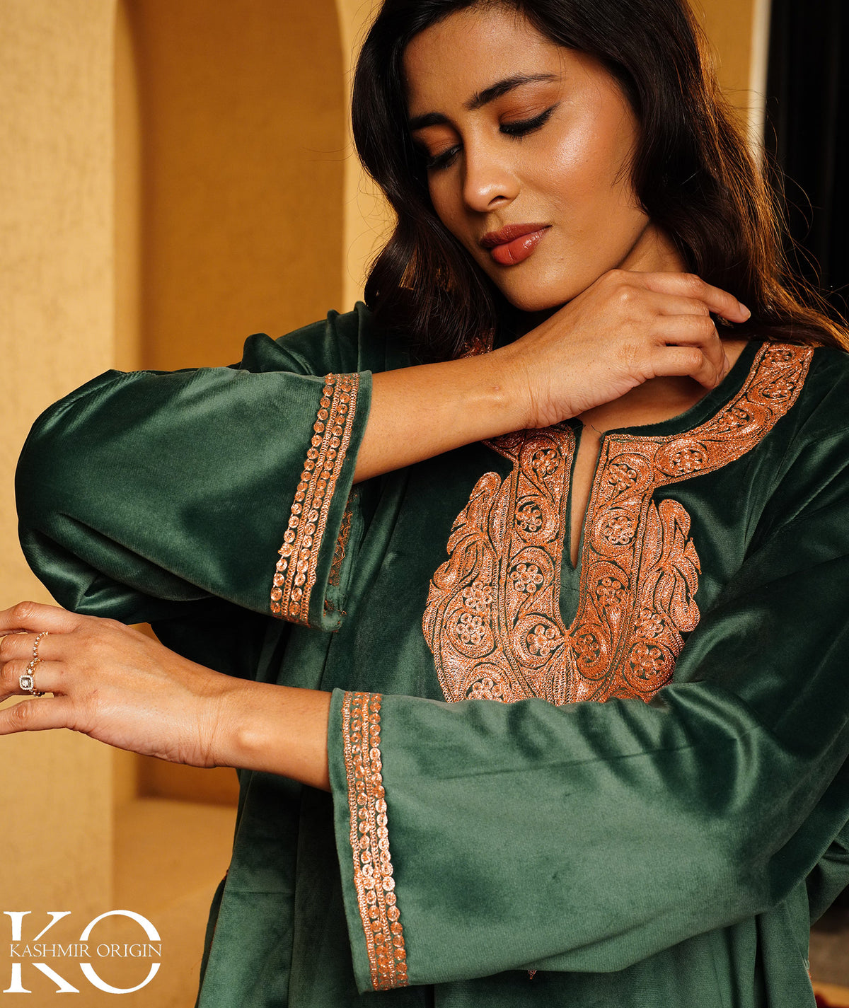 Emerald Green Tilla Embroidered Velvet Pheran
