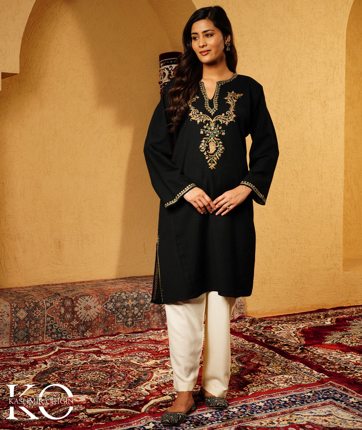 Black Hand Sozni Embroidered Kashmiri Pure Wool Pheran | Artisan Made | Needle Work Pheran | Hand Embroidery