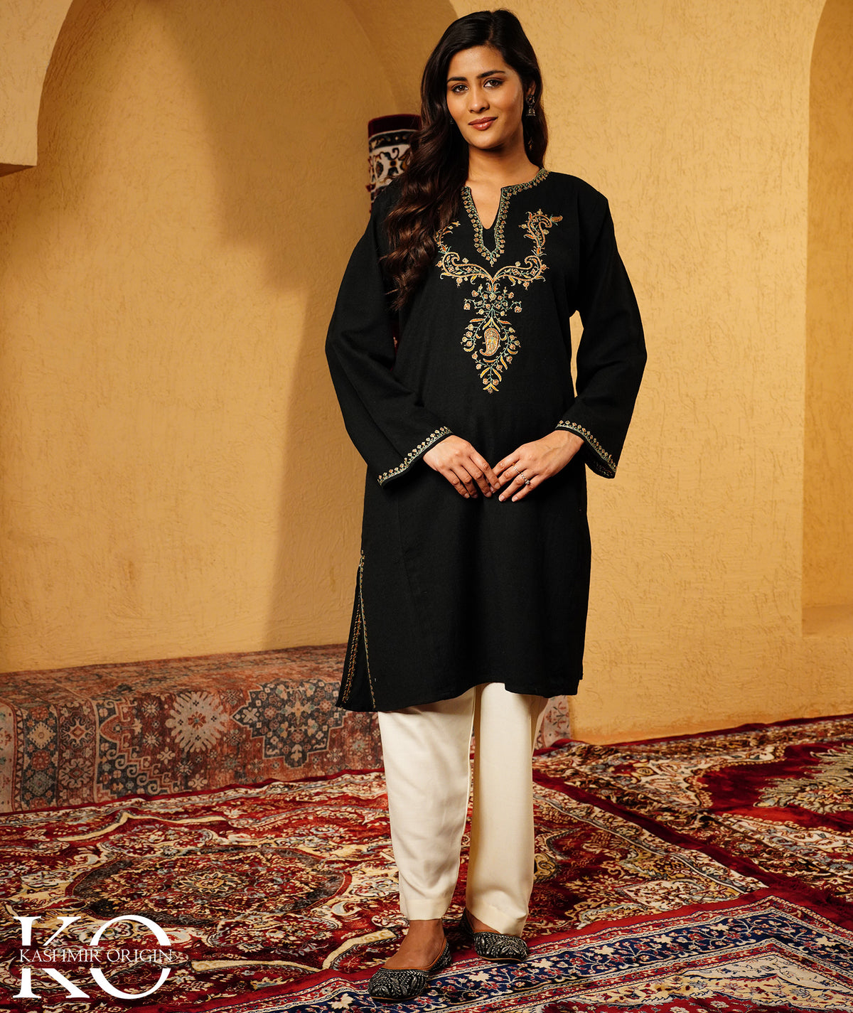 Black Hand Sozni Embroidered Kashmiri Pure Wool Pheran | Artisan Made | Needle Work Pheran | Hand Embroidery