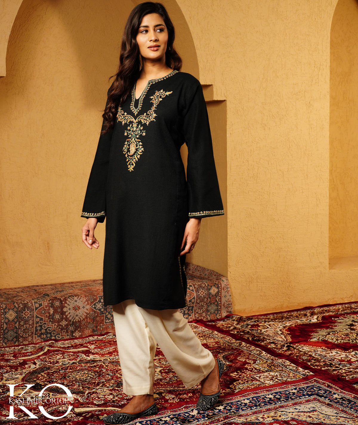 Black Hand Sozni Embroidered Kashmiri Pure Wool Pheran | Artisan Made | Needle Work Pheran | Hand Embroidery