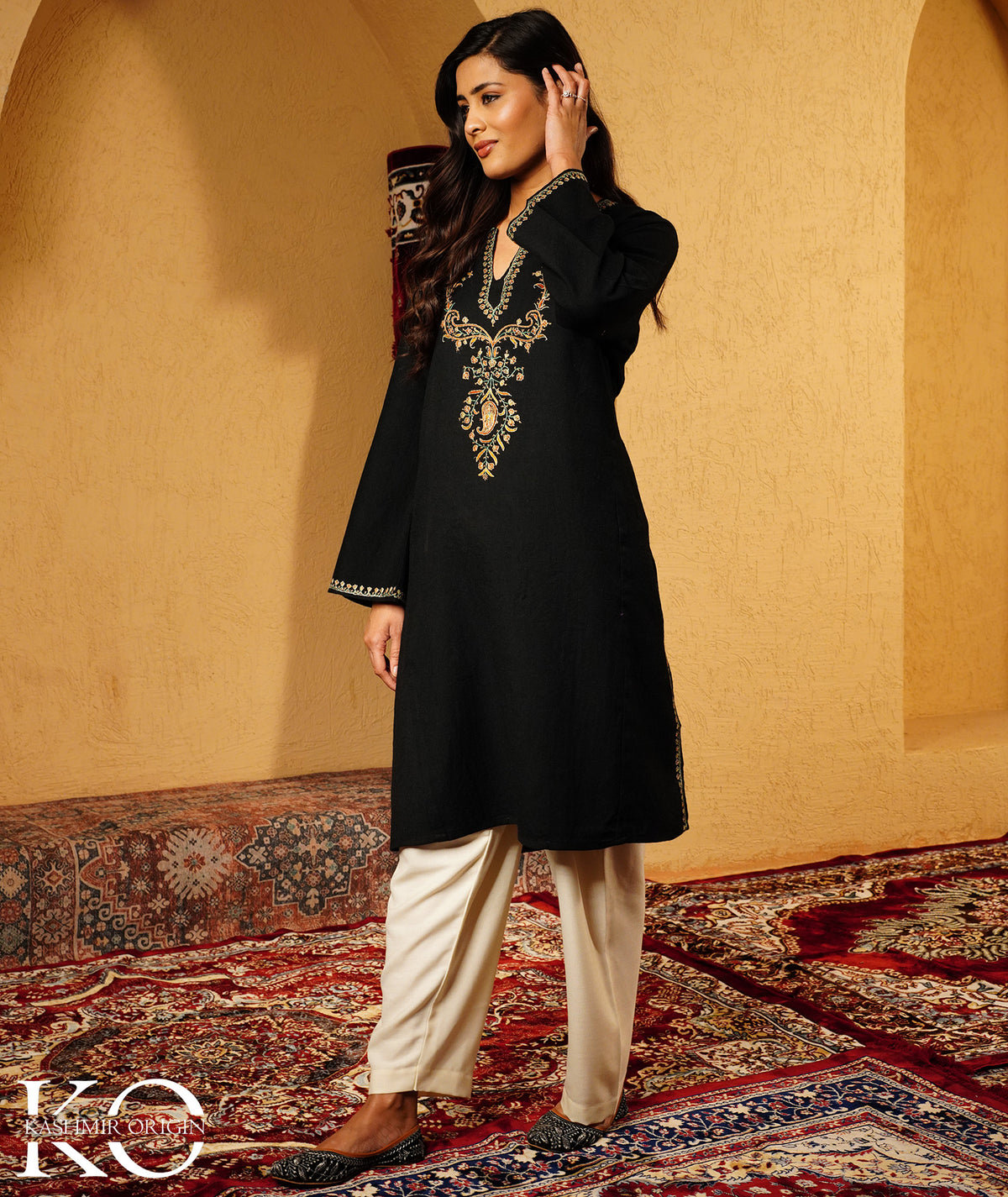 Black Hand Sozni Embroidered Kashmiri Pure Wool Pheran | Artisan Made | Needle Work Pheran | Hand Embroidery