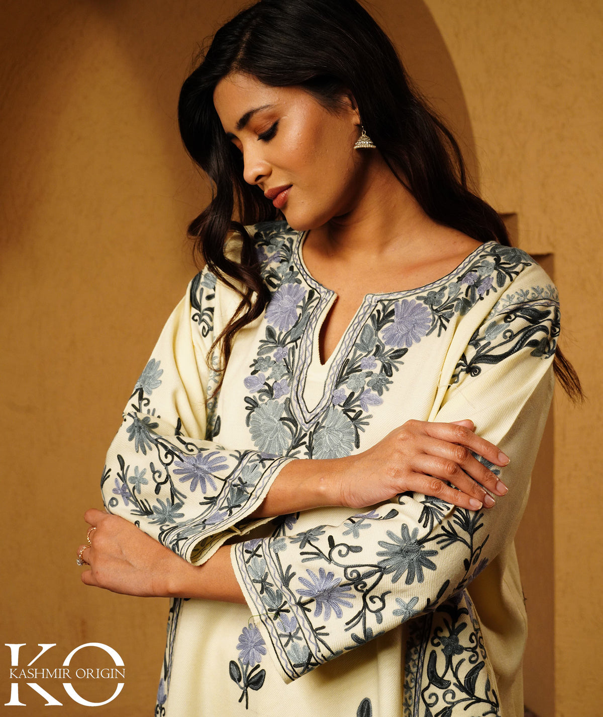 Cream Aari Embroidered Jamawar Design Woolen Pheran