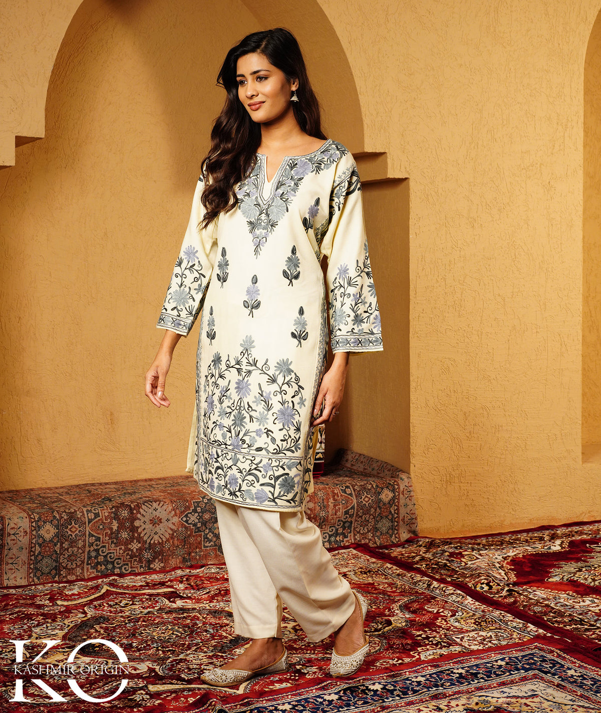 Cream Aari Embroidered Jamawar Design Woolen Pheran