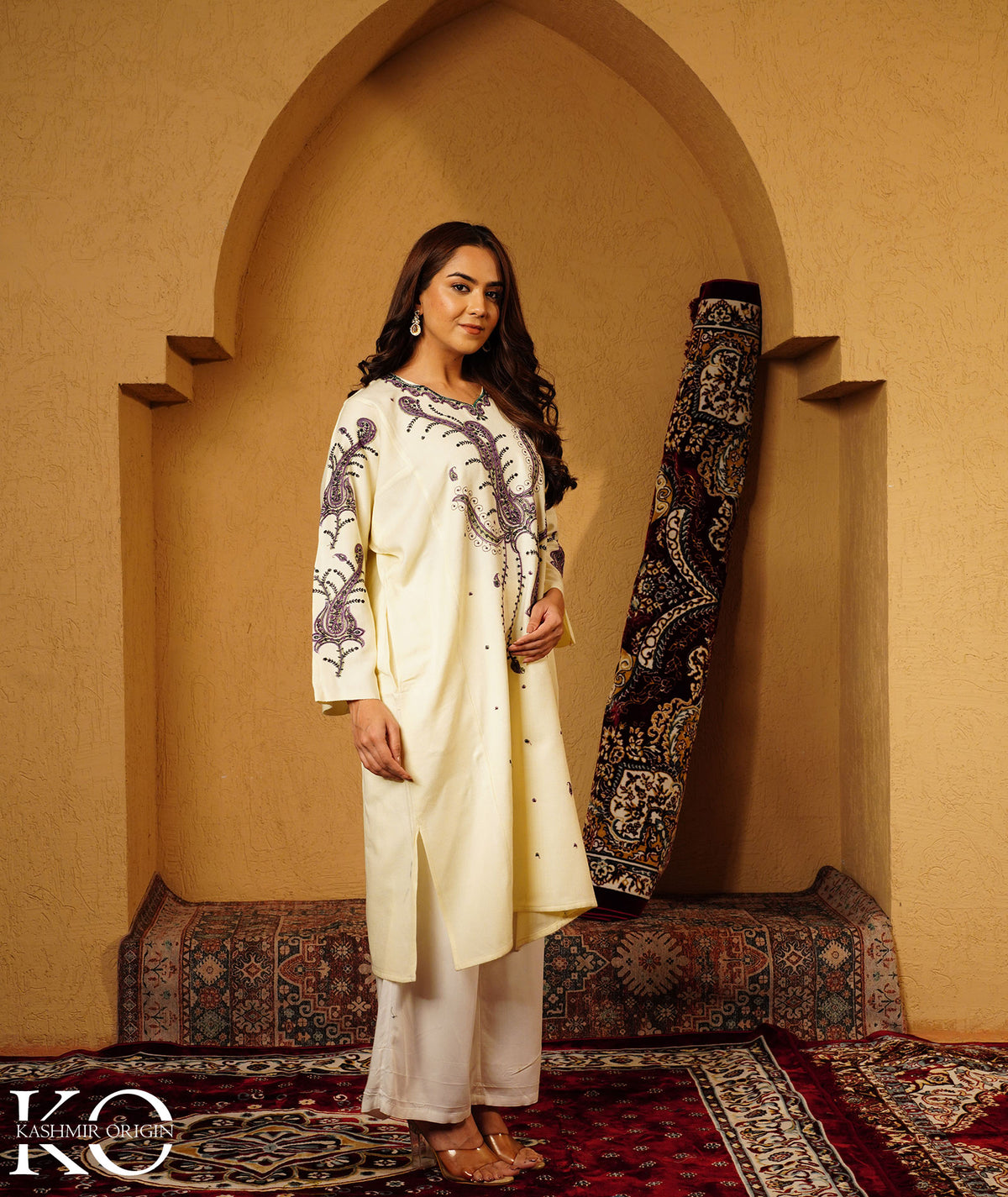 Ivory Sozni Embroidered Woolen Kashmiri Pheran