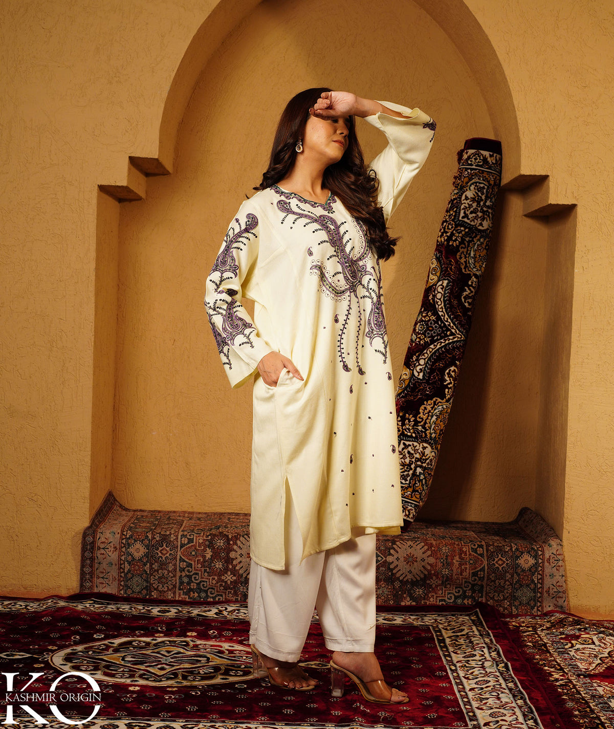 Ivory Sozni Embroidered Woolen Kashmiri Pheran