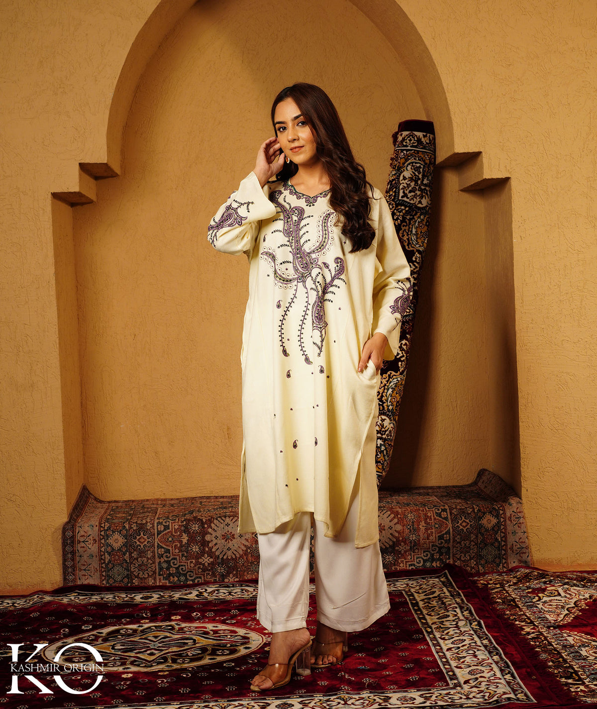 Ivory Sozni Embroidered Woolen Kashmiri Pheran