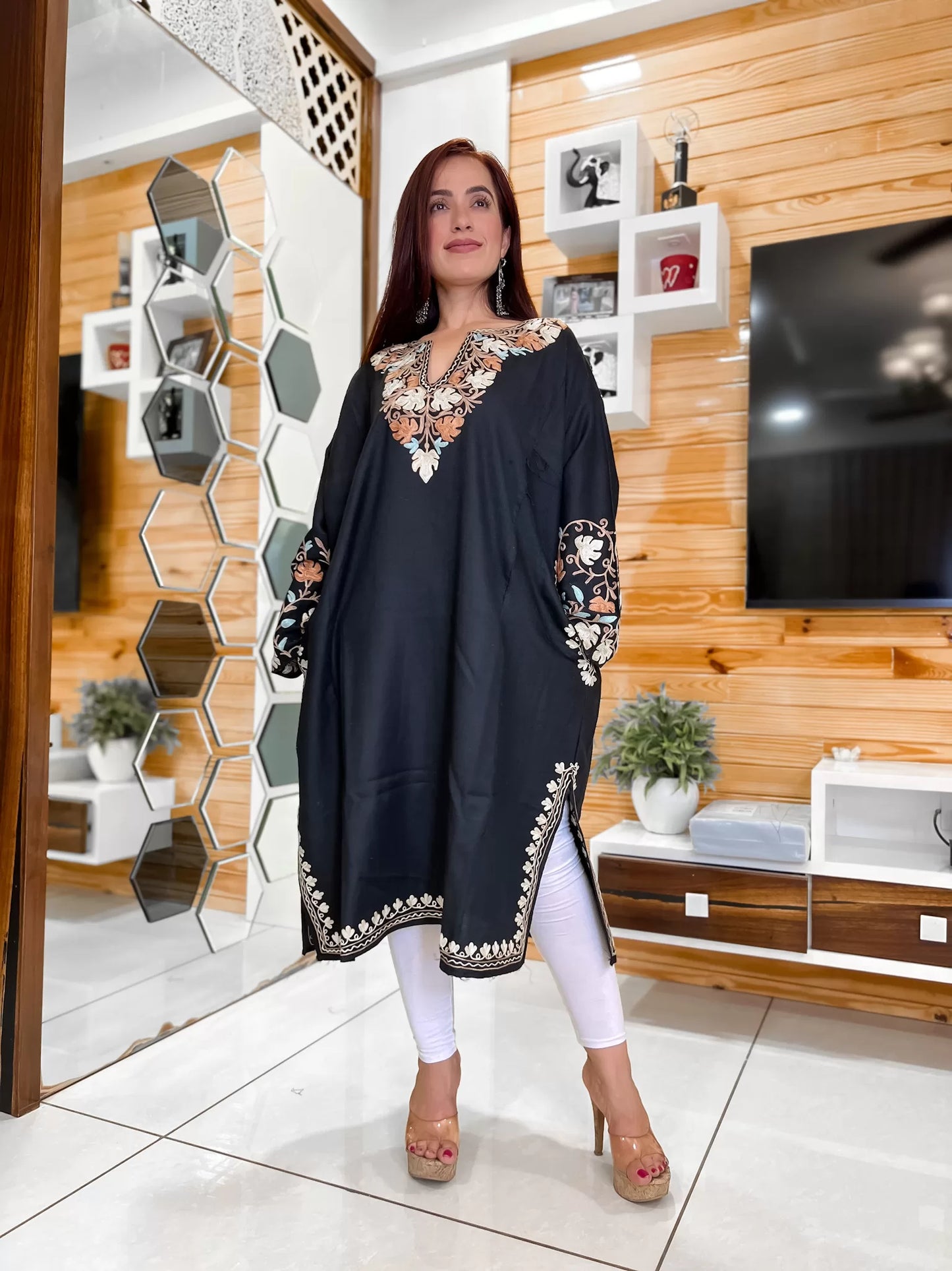 Black Aari Embroidered Pheran | Fine Wool| Cashmilon