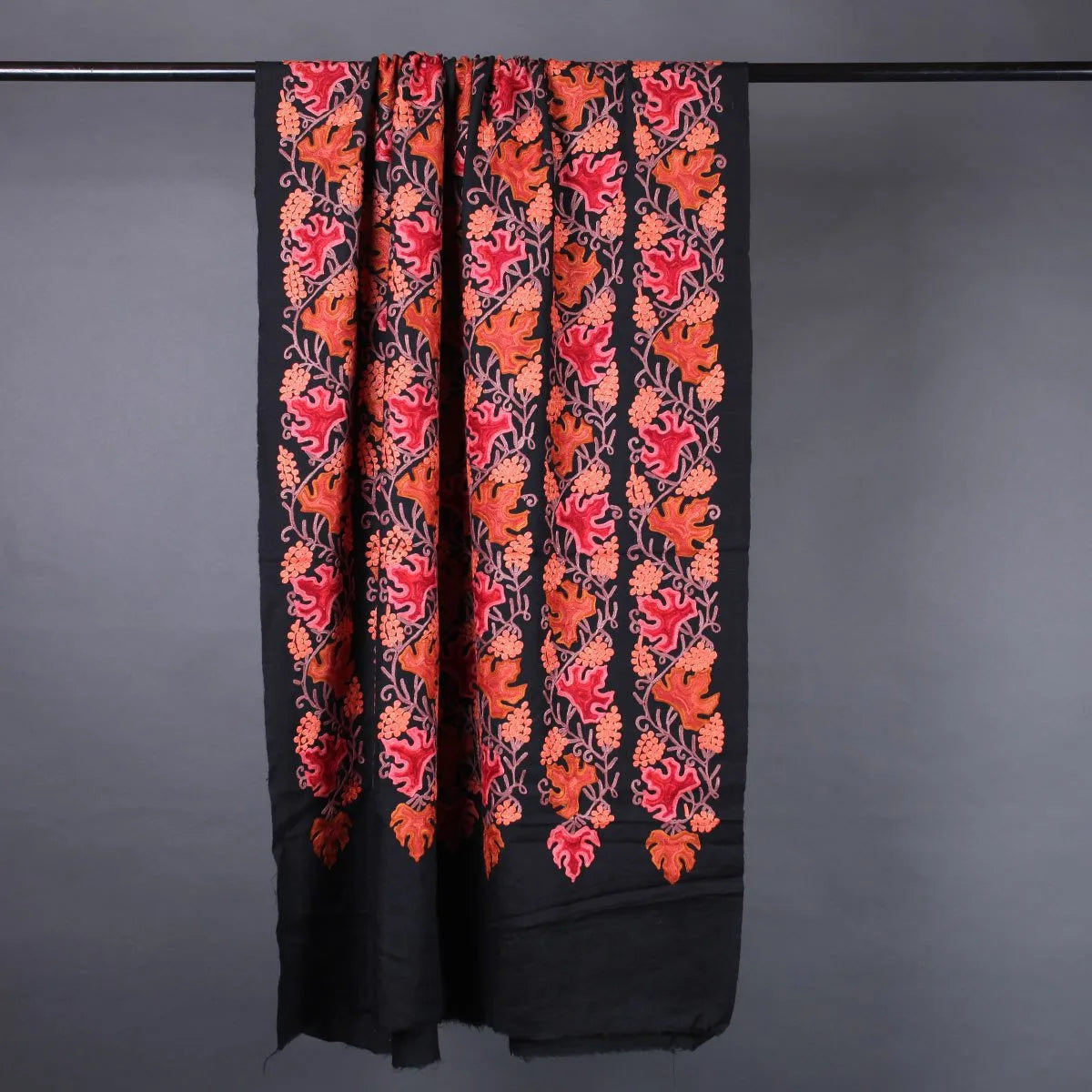 Black Base Chinar Design Aari Embroidered Pure Kashmiri Woolen Stole | Jamawar Stole