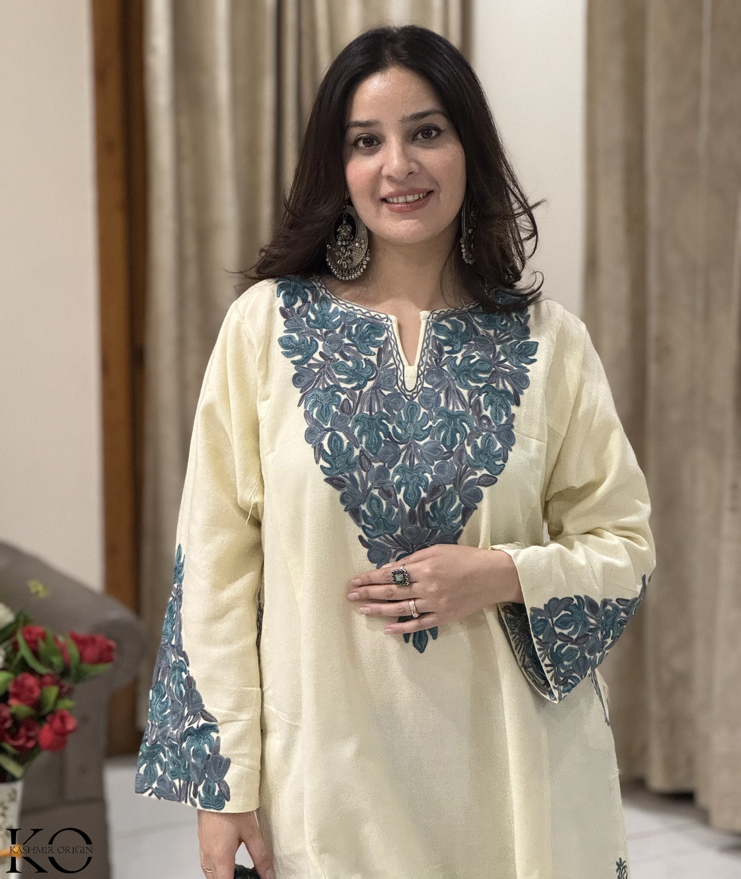 Creme Chinar Neck & Arm Design Aari Embroidered Pheran