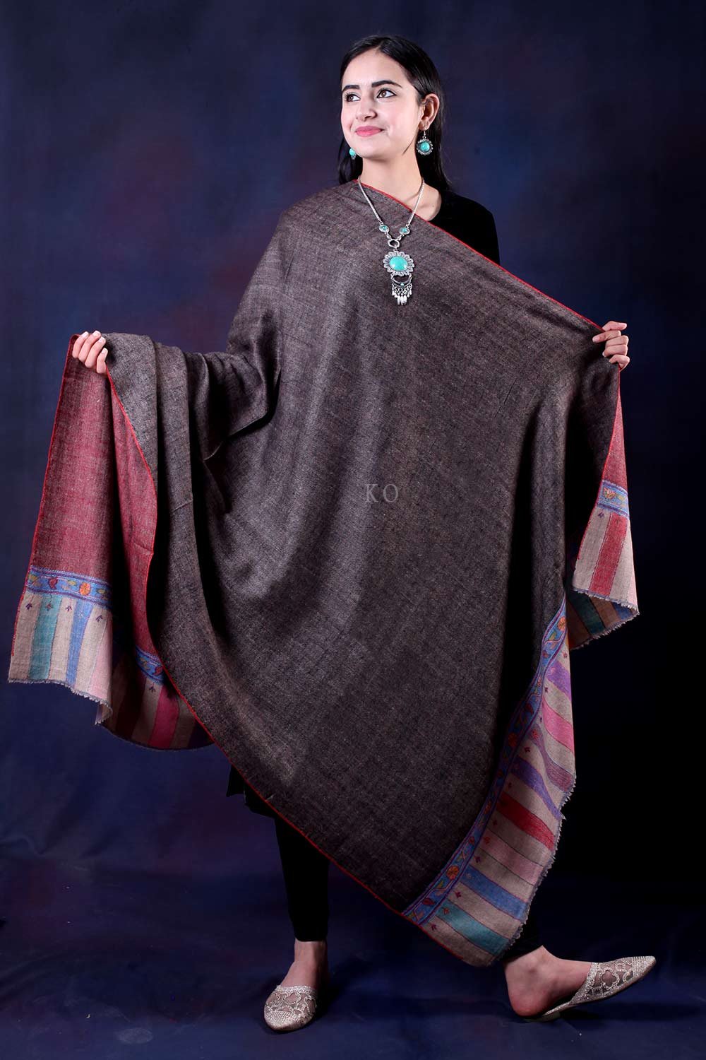 Black Paldar Sozni Embroidered Handwooven Pashmina shawl