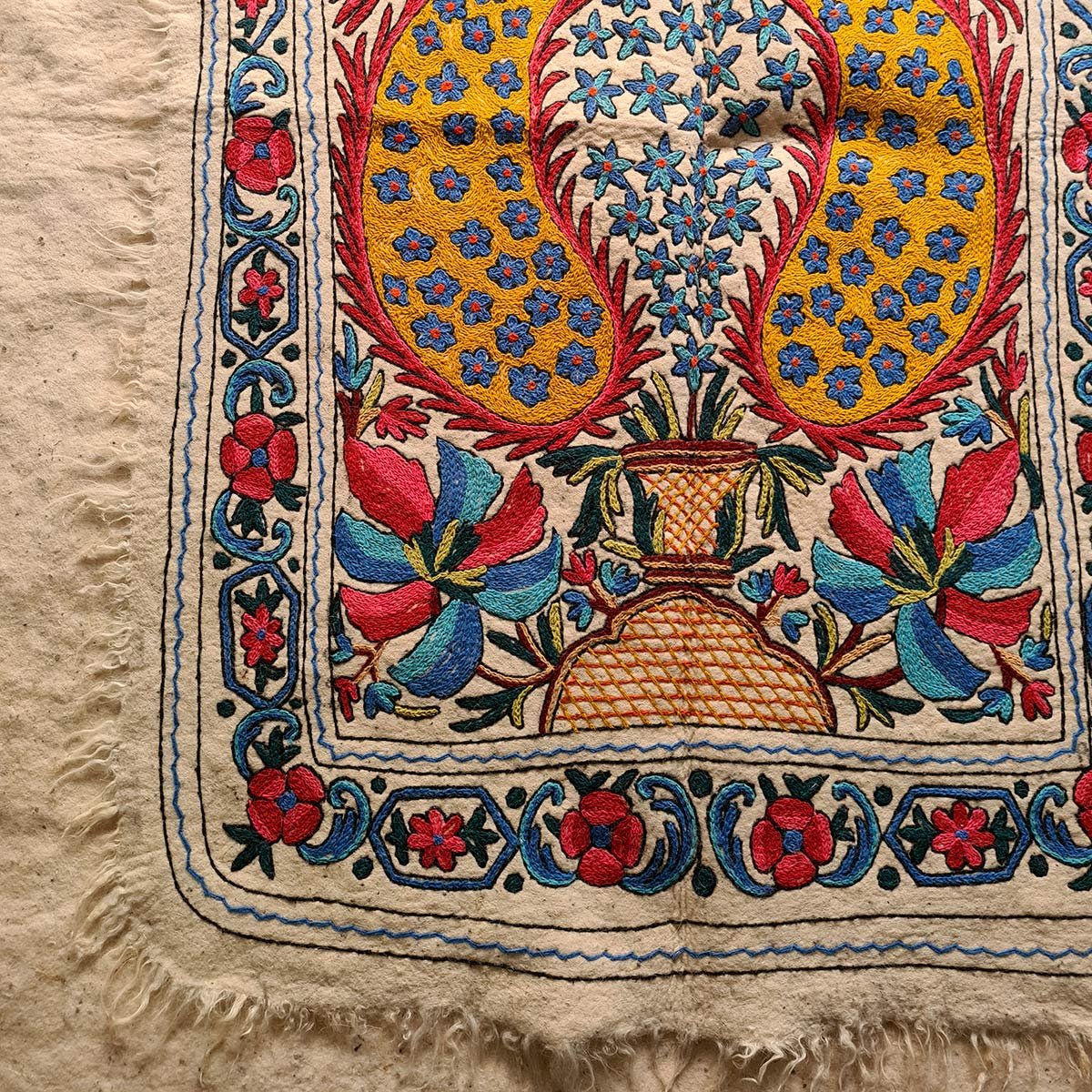 PAISLEY DESIGN HANDMADE DOUBLE AARI EMBROIDERED NAMDA 6X4 FT