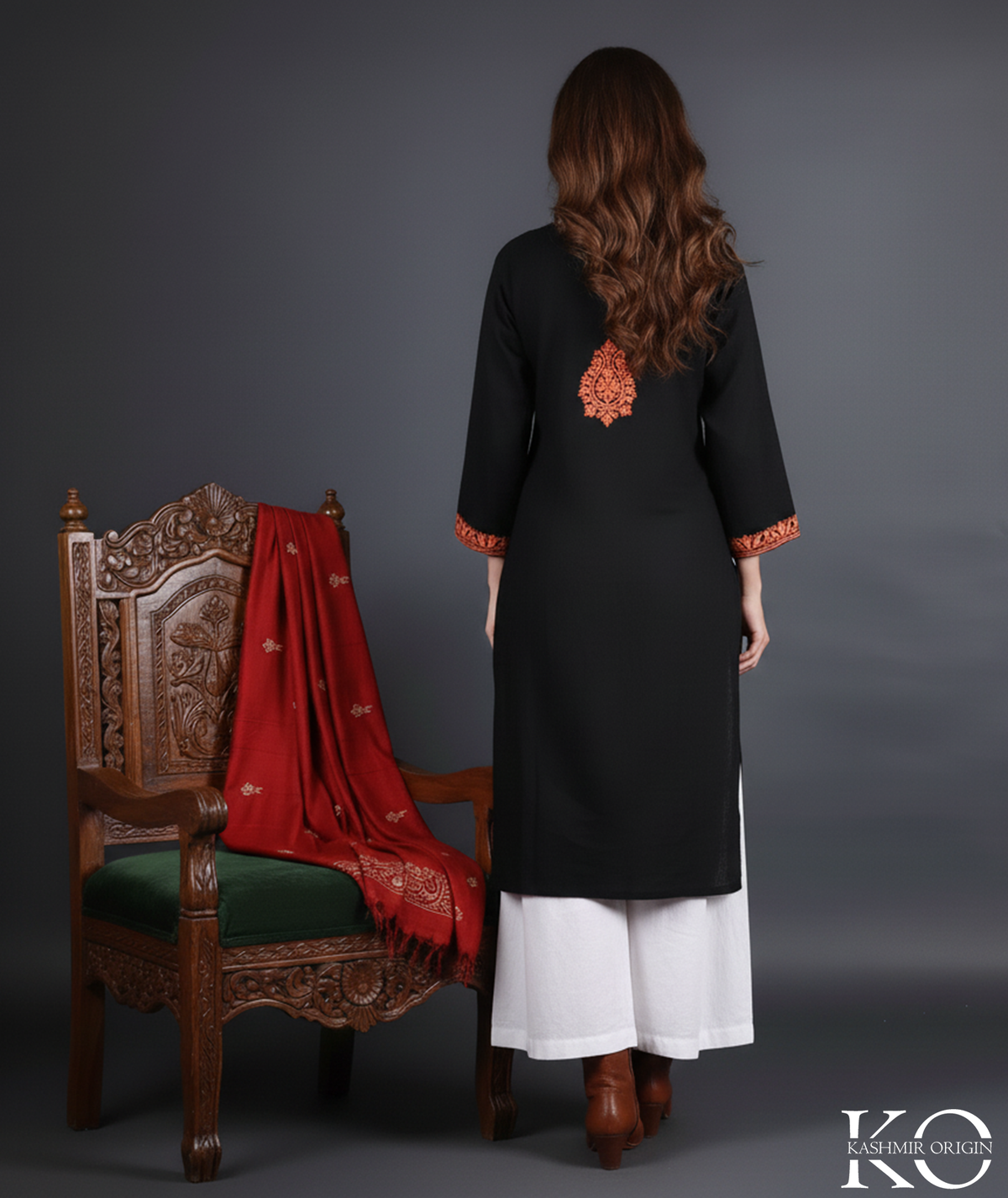 Black Minimal Design Aari Embroidered Phiran