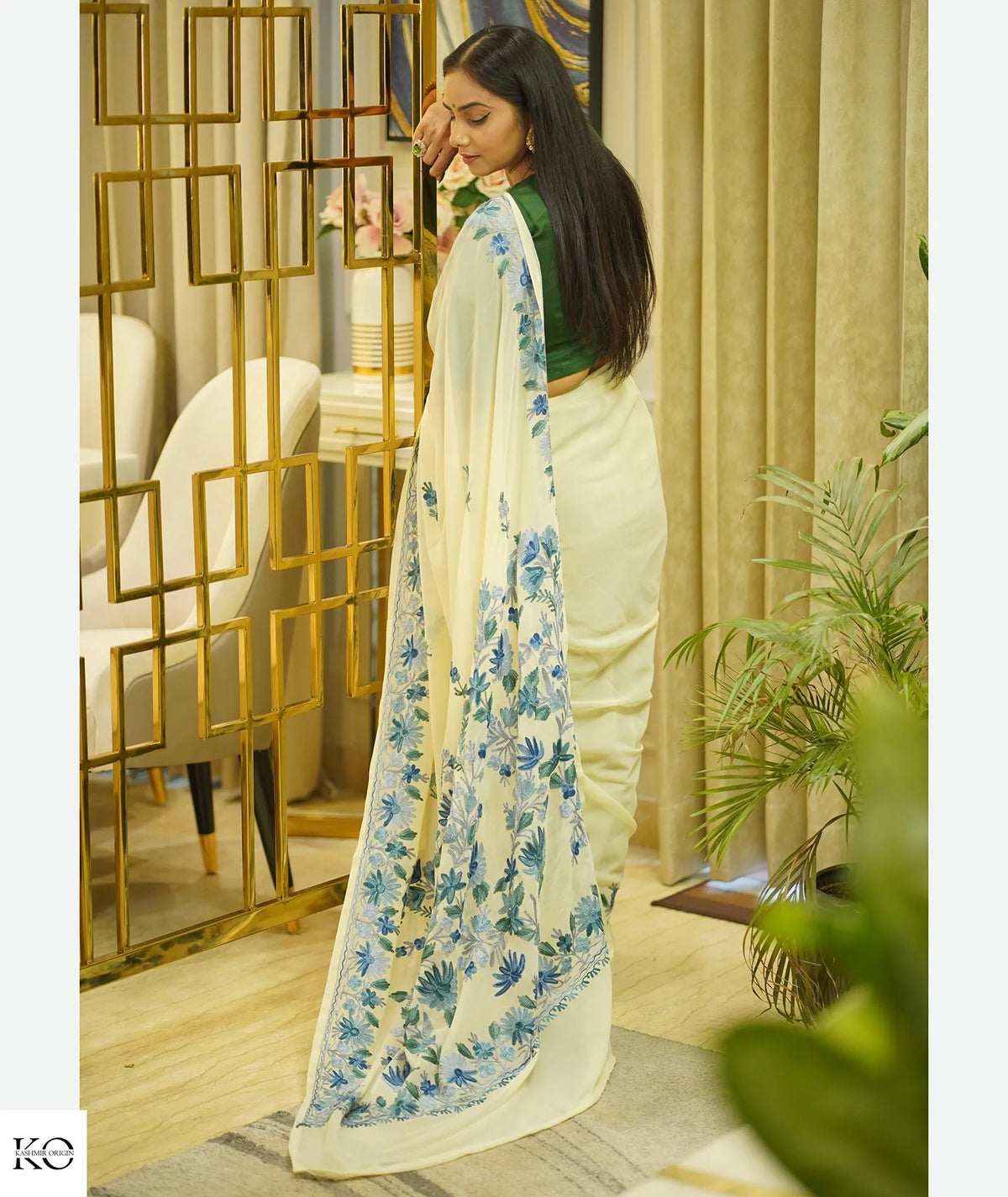 Posh Phulai Aari Embroidered Creme Georgette Saree