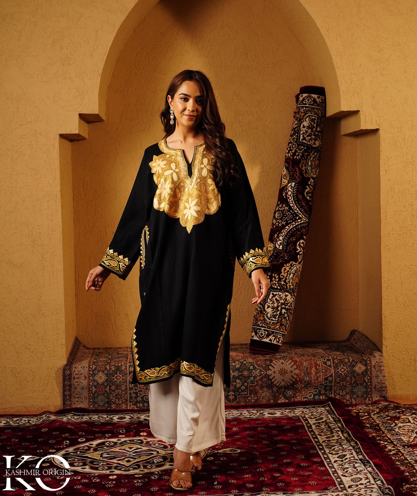 Black Khatamband DesignZari Embroidered Woolen Pheran