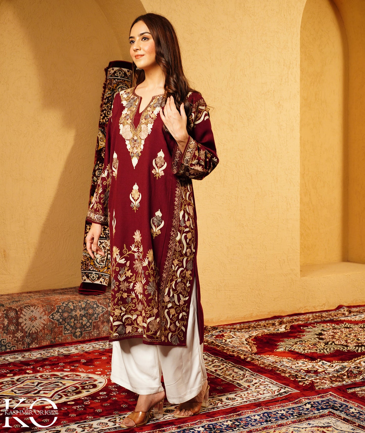 Maroon Aari Embroidered Jamawar Woolen Kashmiri Pheran