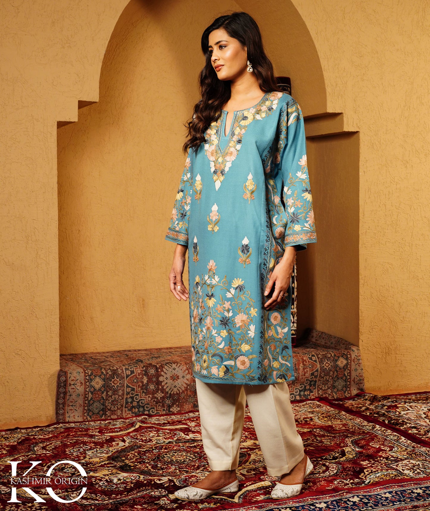 Sky Blue Aari Embroidered Jamawar Design kashmiri Woolen Pheran