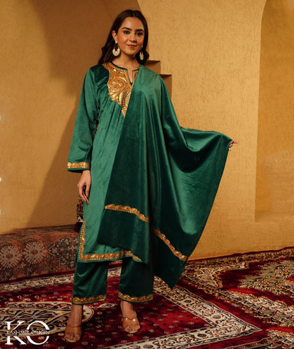 Emerald Green Tilla Embroidered Velvet Pheran Set With Shawl