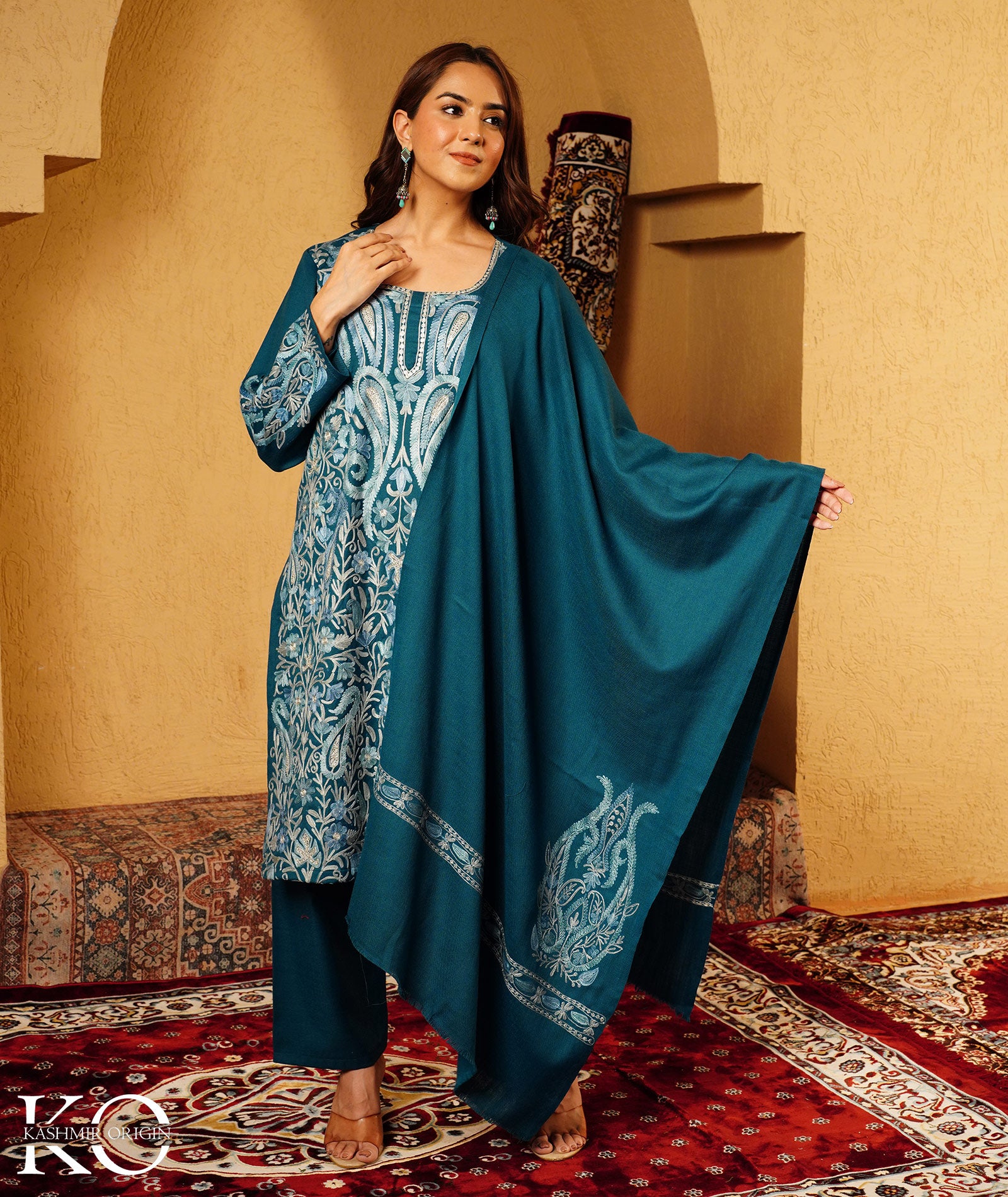 Green Base Aari and Zari Embroidered Woolen Jamawar Suit with Stole | Pure kashmiri Wool