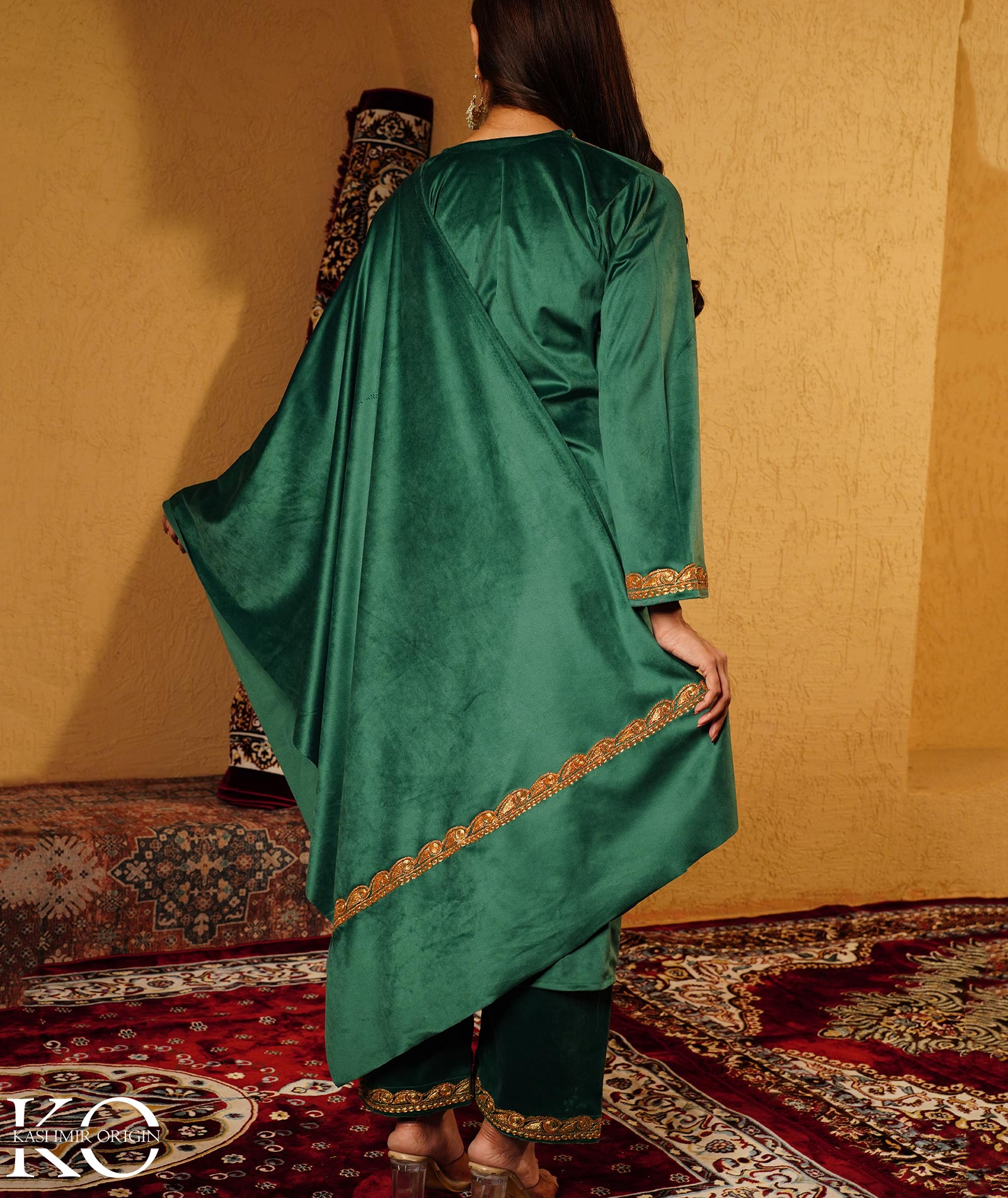 Emerald Green Tilla Embroidered Velvet Pheran Set With Shawl