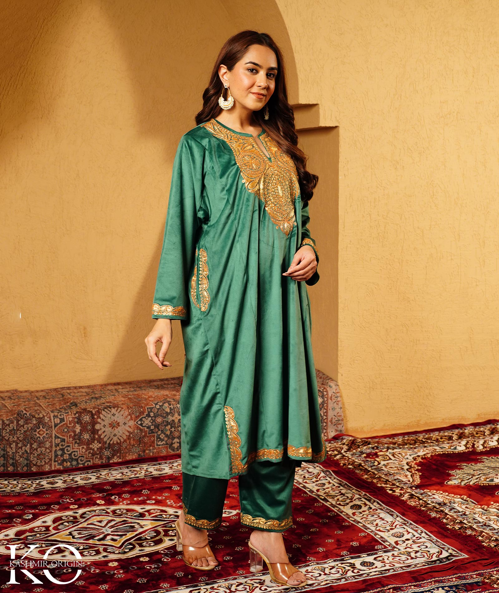 Emerald Green Tilla Embroidered Velvet Pheran Set With Shawl
