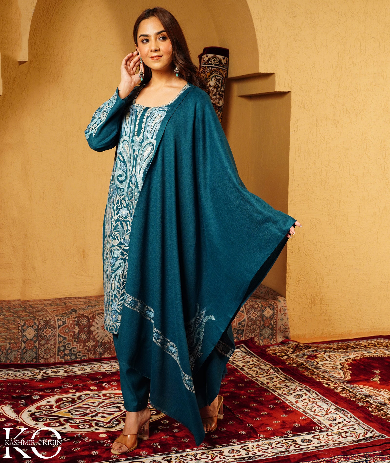 Green Base Aari and Zari Embroidered Woolen Jamawar Suit with Stole | Pure kashmiri Wool