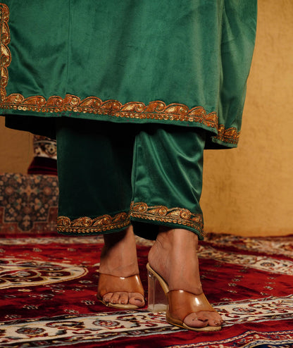 Emerald Green Tilla Embroidered Velvet Pheran Set With Shawl