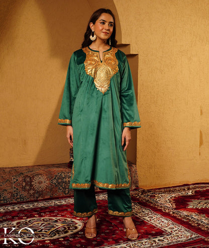 Emerald Green Tilla Embroidered Velvet Pheran Set With Shawl