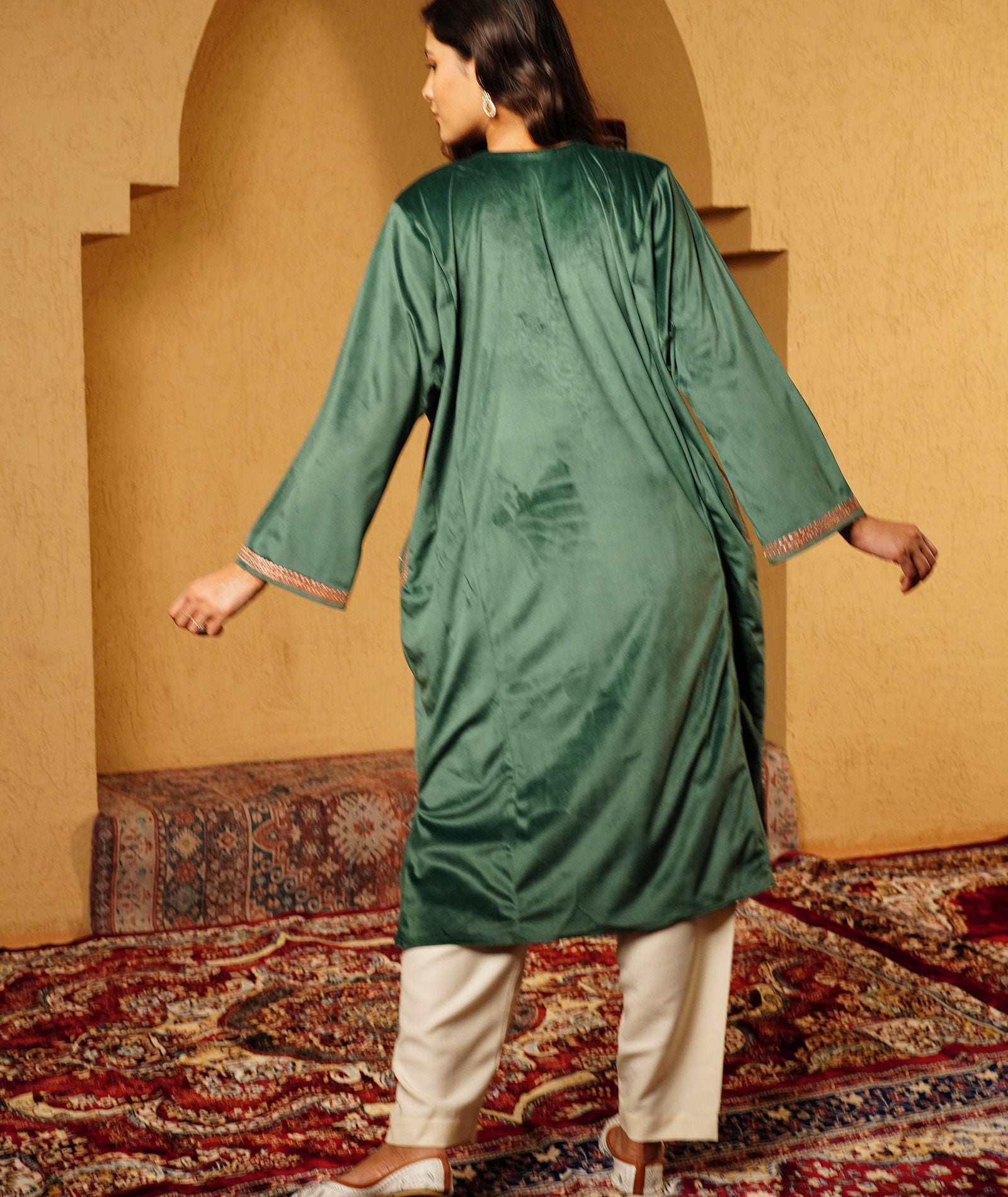 Emerald Green Tilla Embroidered Velvet Pheran