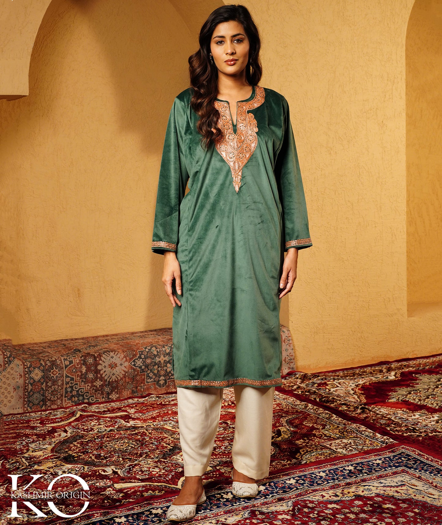 Emerald Green Tilla Embroidered Velvet Pheran