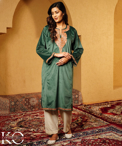 Emerald Green Tilla Embroidered Velvet Pheran