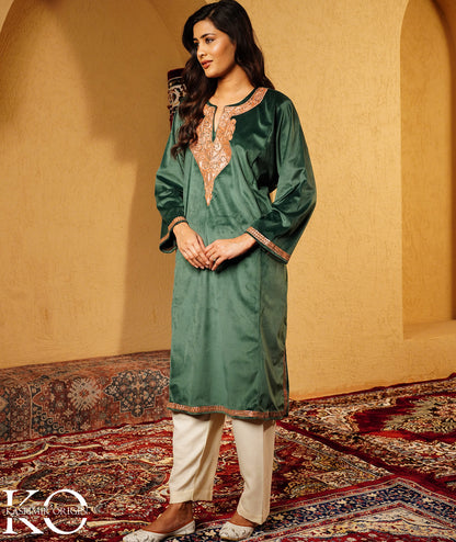 Emerald Green Tilla Embroidered Velvet Pheran