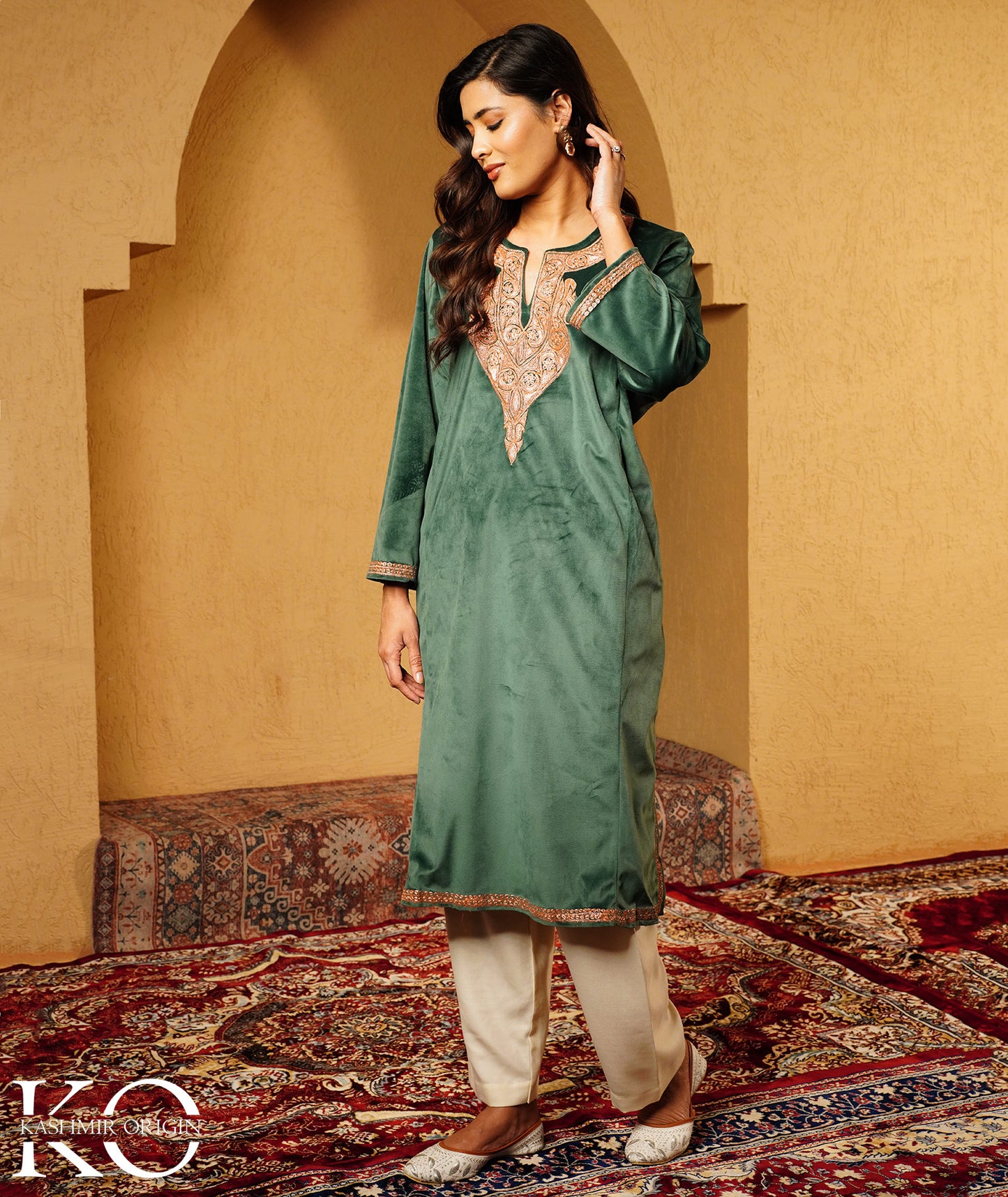 Emerald Green Tilla Embroidered Velvet Pheran