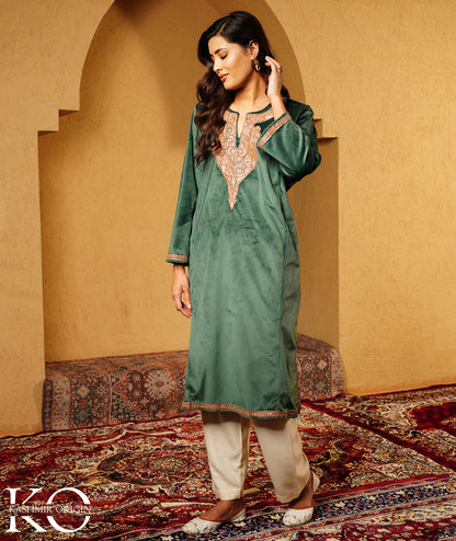 Emerald Green Tilla Embroidered Velvet Pheran
