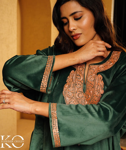 Emerald Green Tilla Embroidered Velvet Pheran