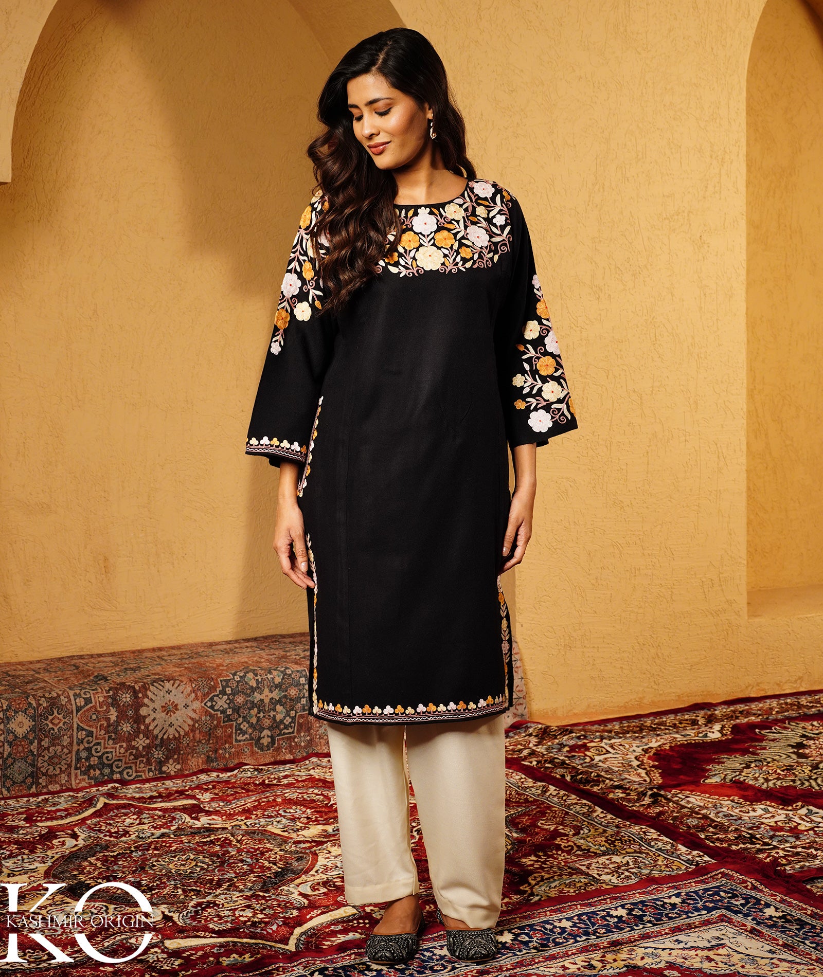 Black Aari Embroidered Arm & Neck Design kashmiri Woolen Pheran