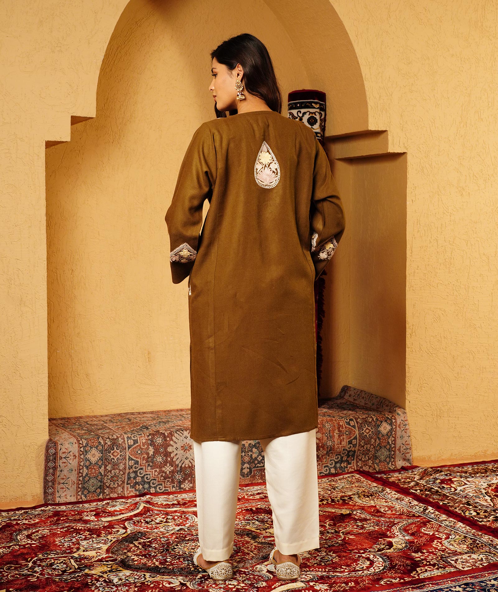 Olive Brown Aari & Zari Embroidered Woolen Pheran