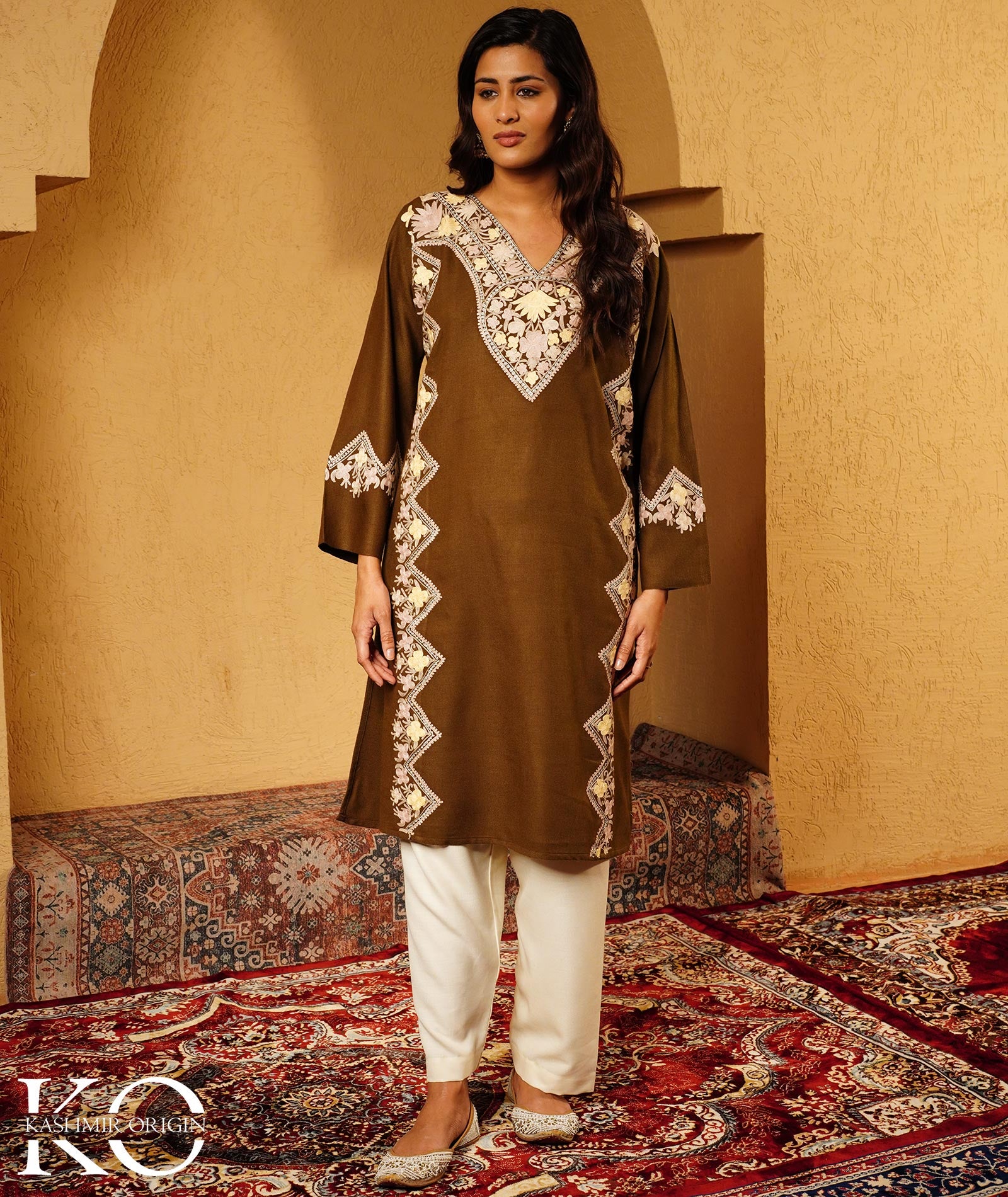 Olive Brown Aari & Zari Embroidered Woolen Pheran