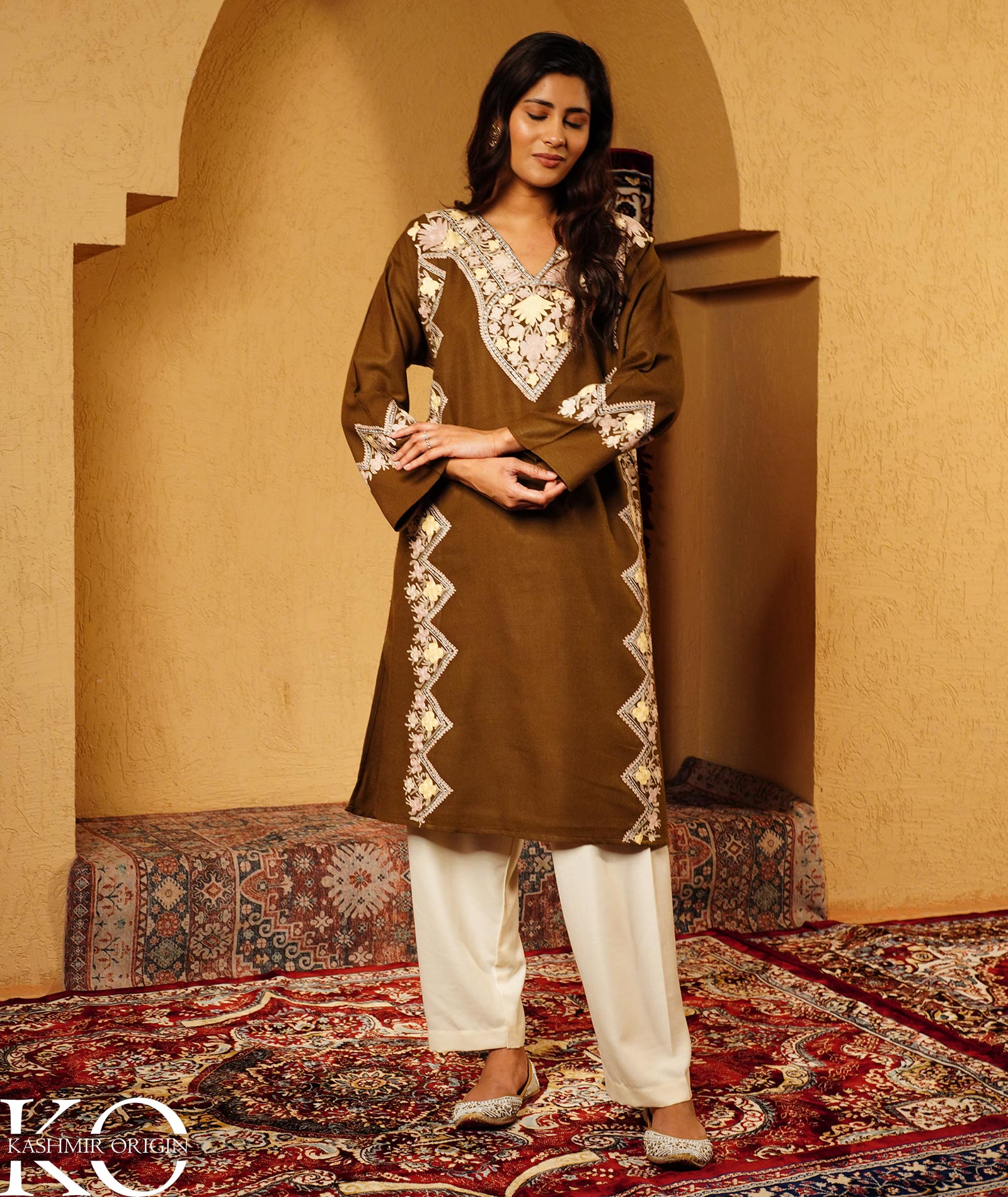 Olive Brown Aari & Zari Embroidered Woolen Pheran