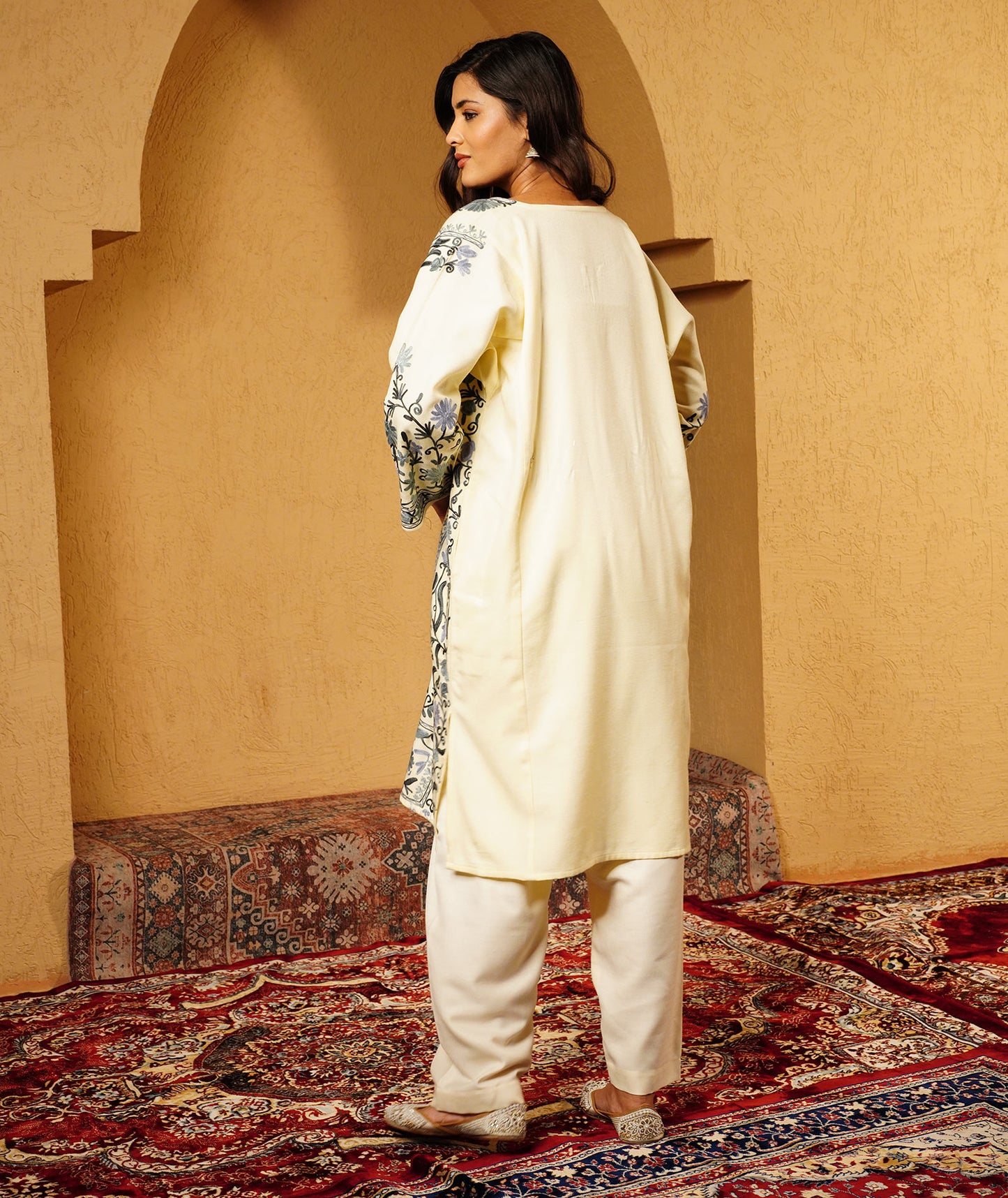 Cream Aari Embroidered Jamawar Design Woolen Pheran