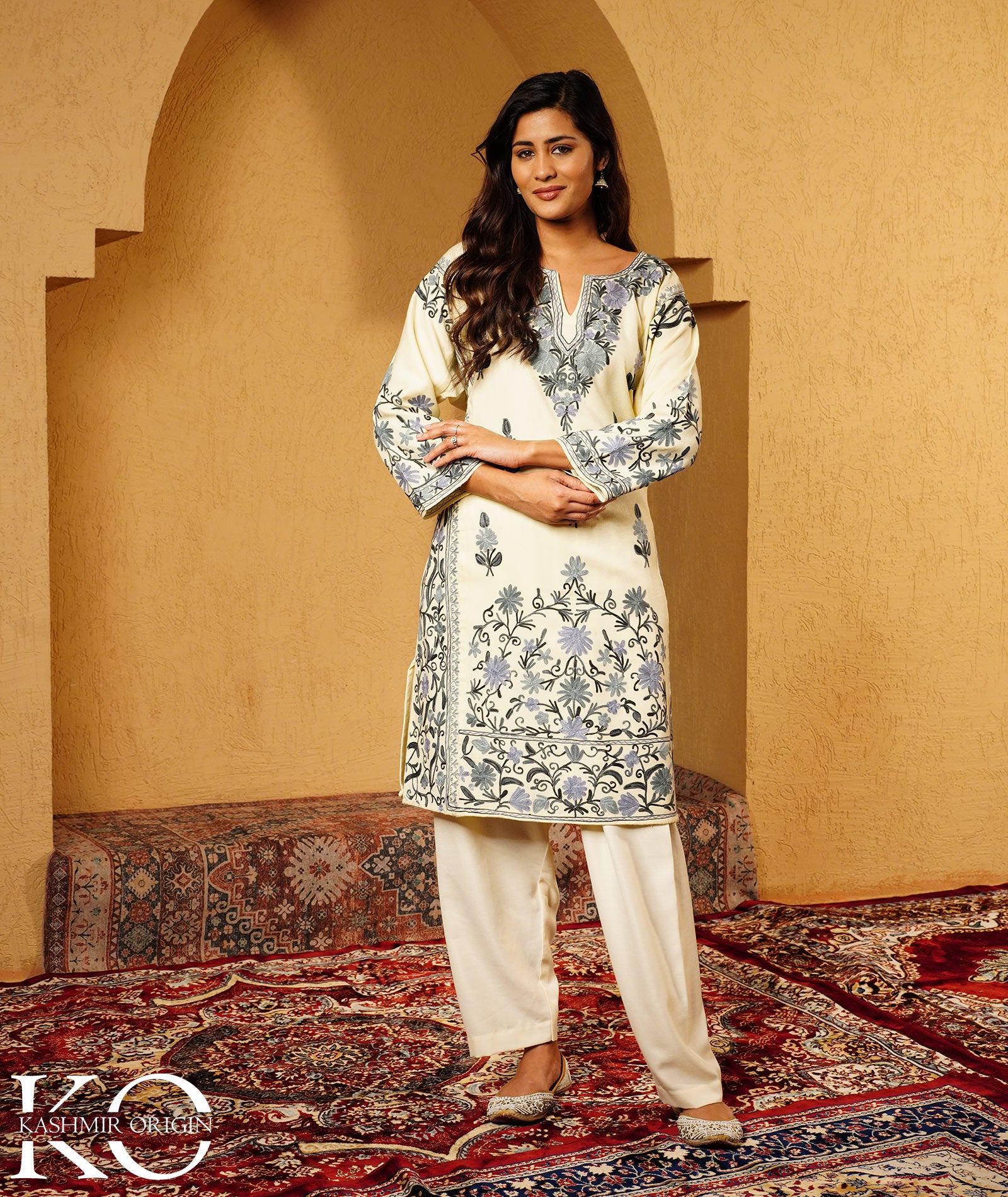 Cream Aari Embroidered Jamawar Design Woolen Pheran