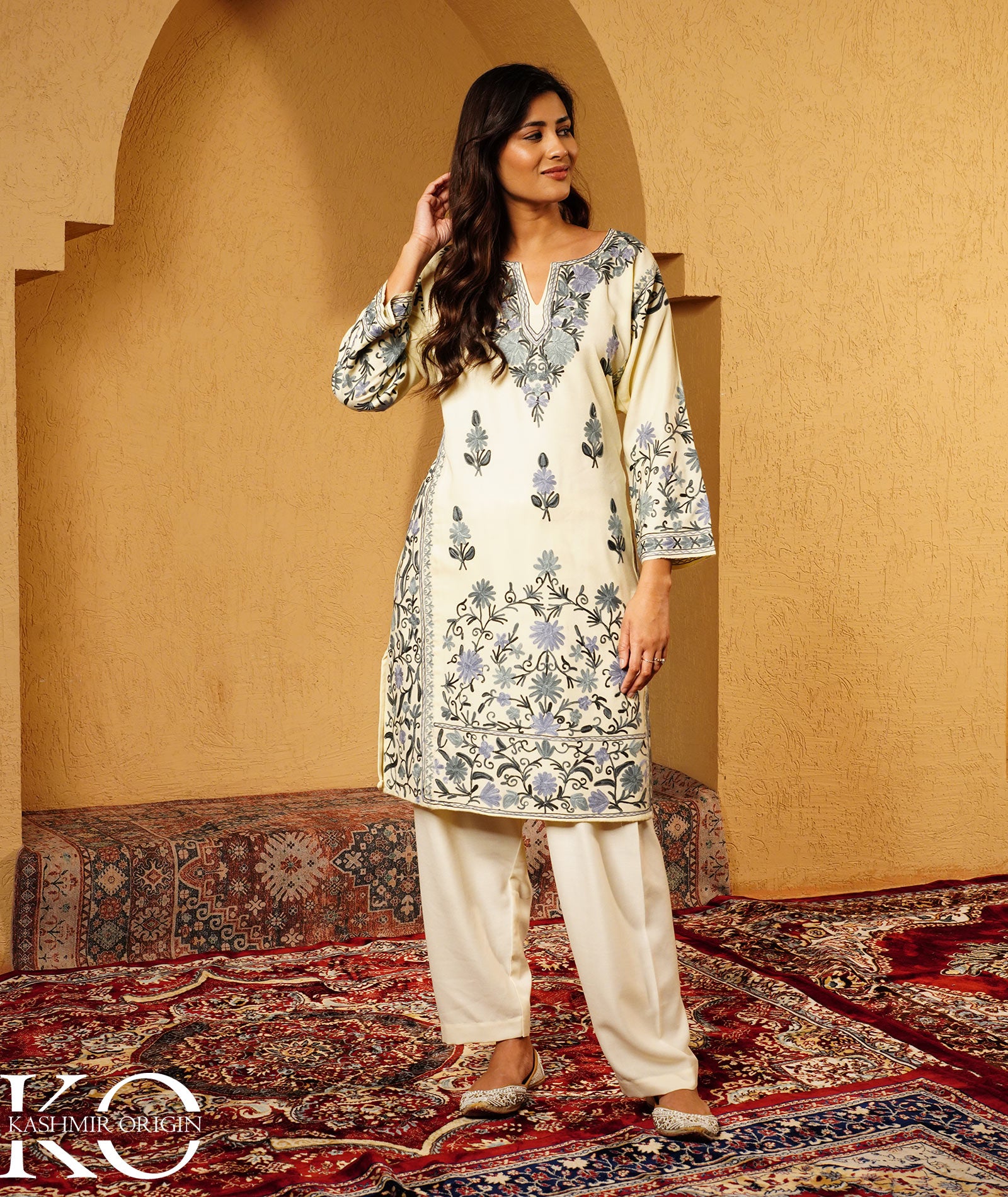 Cream Aari Embroidered Jamawar Design Woolen Pheran