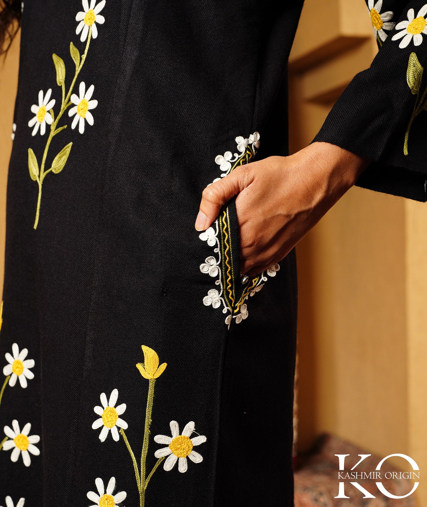 Black Oxeye Daisy Design Aari Embroidered Wool Pheran