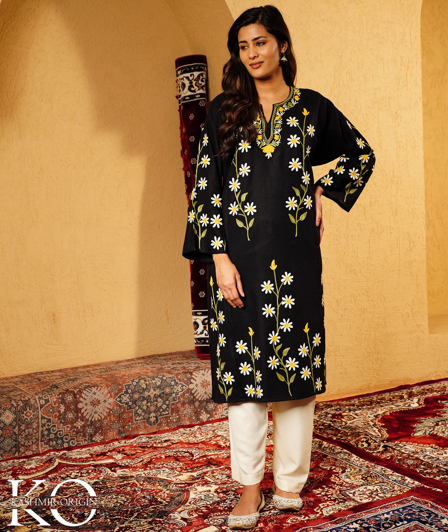Black Oxeye Daisy Design Aari Embroidered Wool Pheran