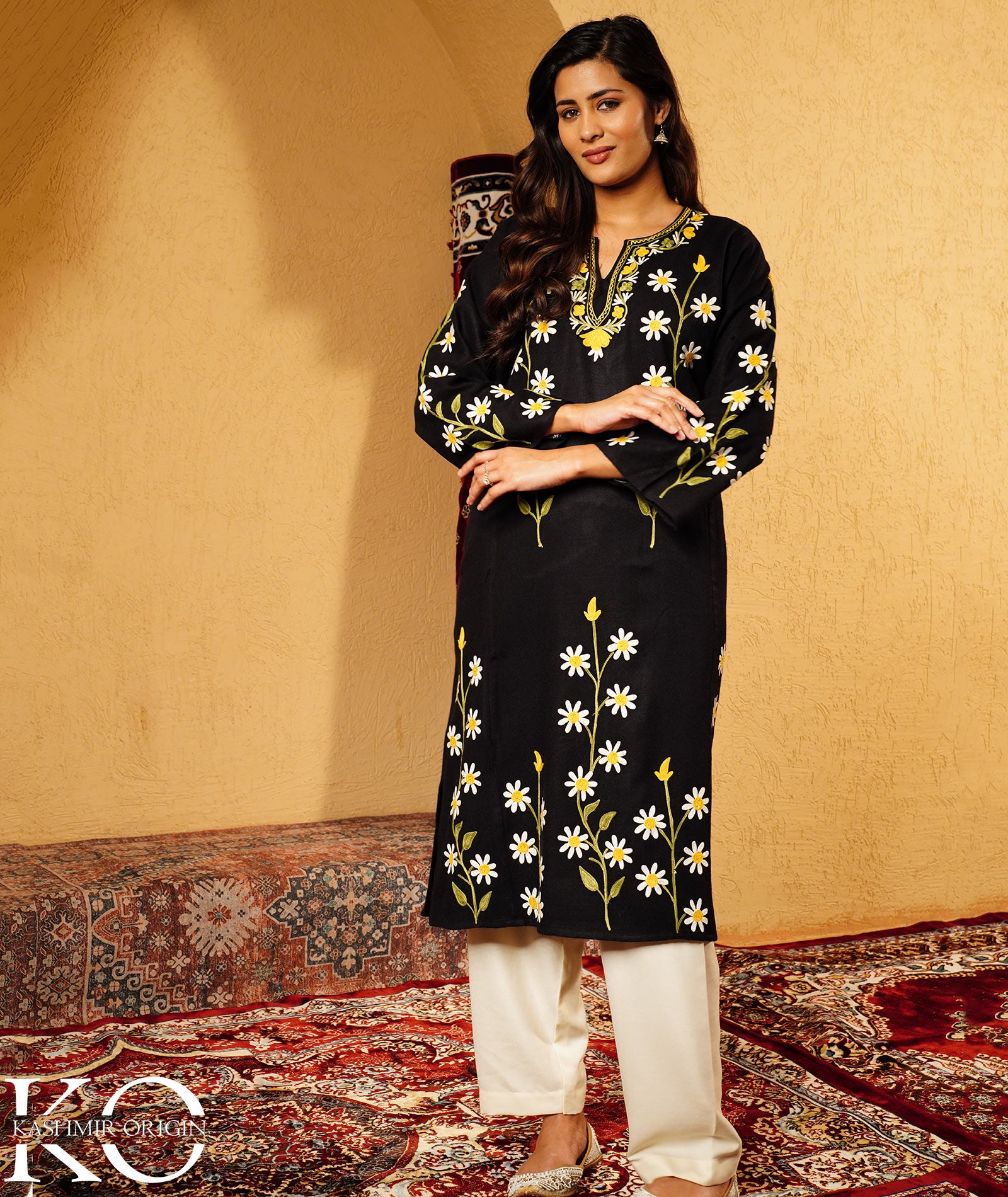 Black Oxeye Daisy Design Aari Embroidered Wool Pheran