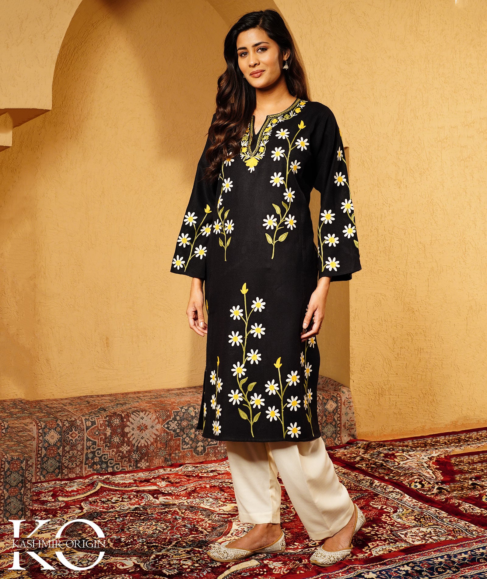 Black Oxeye Daisy Design Aari Embroidered Wool Pheran