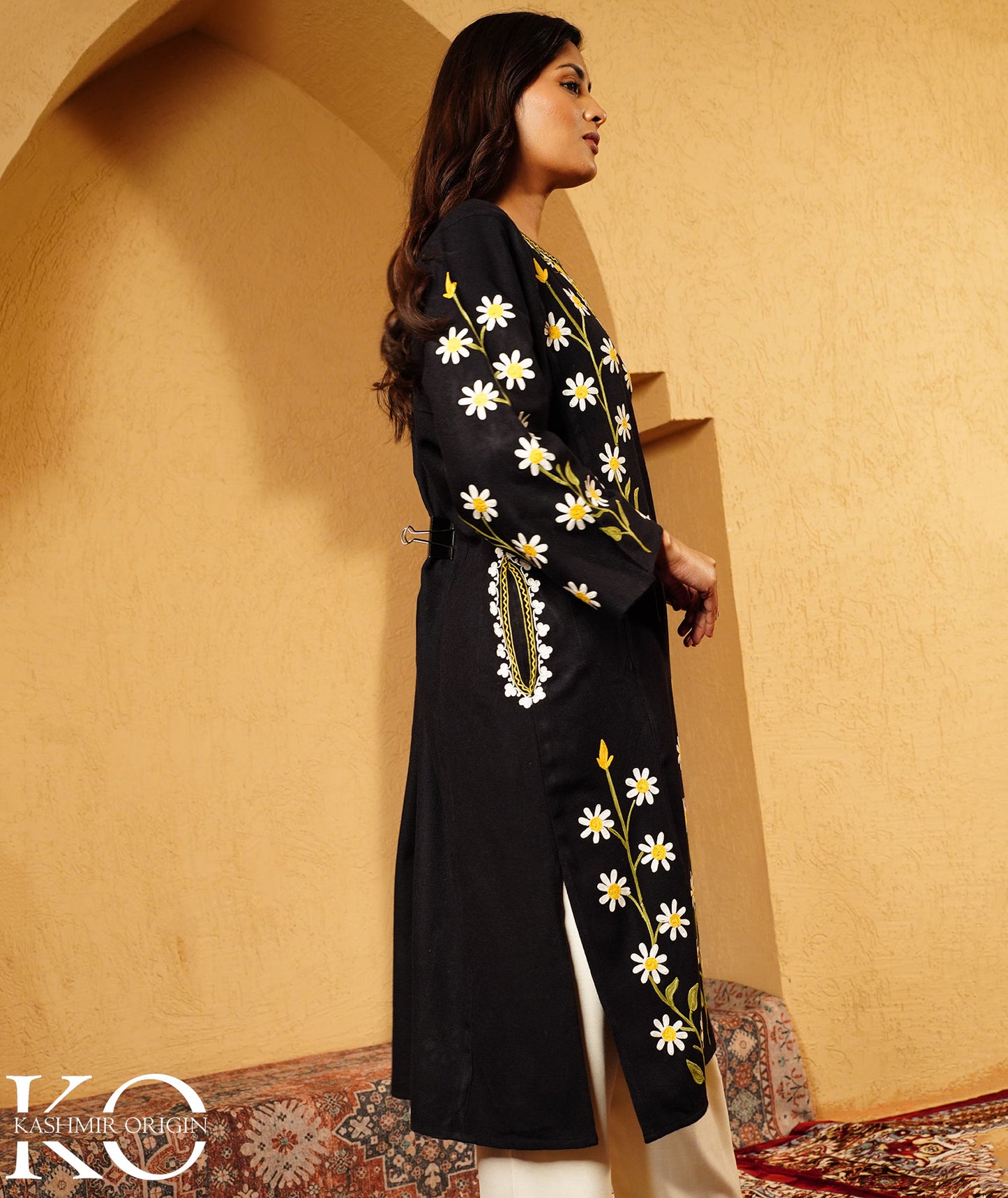 Black Oxeye Daisy Design Aari Embroidered Wool Pheran