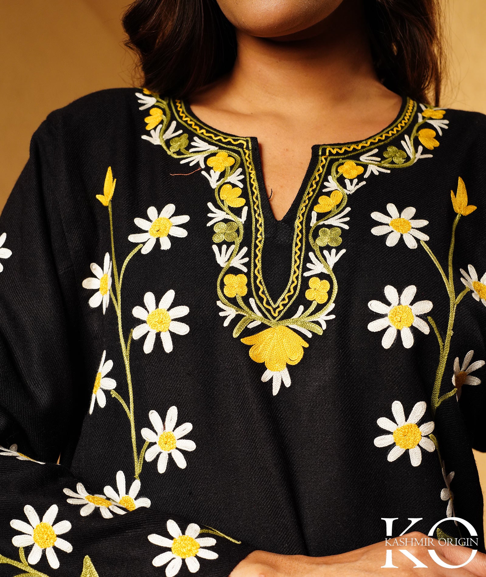 Black Oxeye Daisy Design Aari Embroidered Wool Pheran