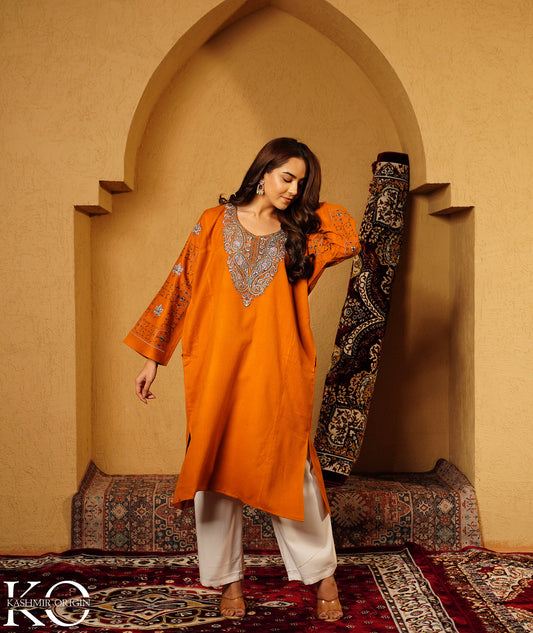 Amber Sozni Embroidered Woolen Kashmiri Pheran