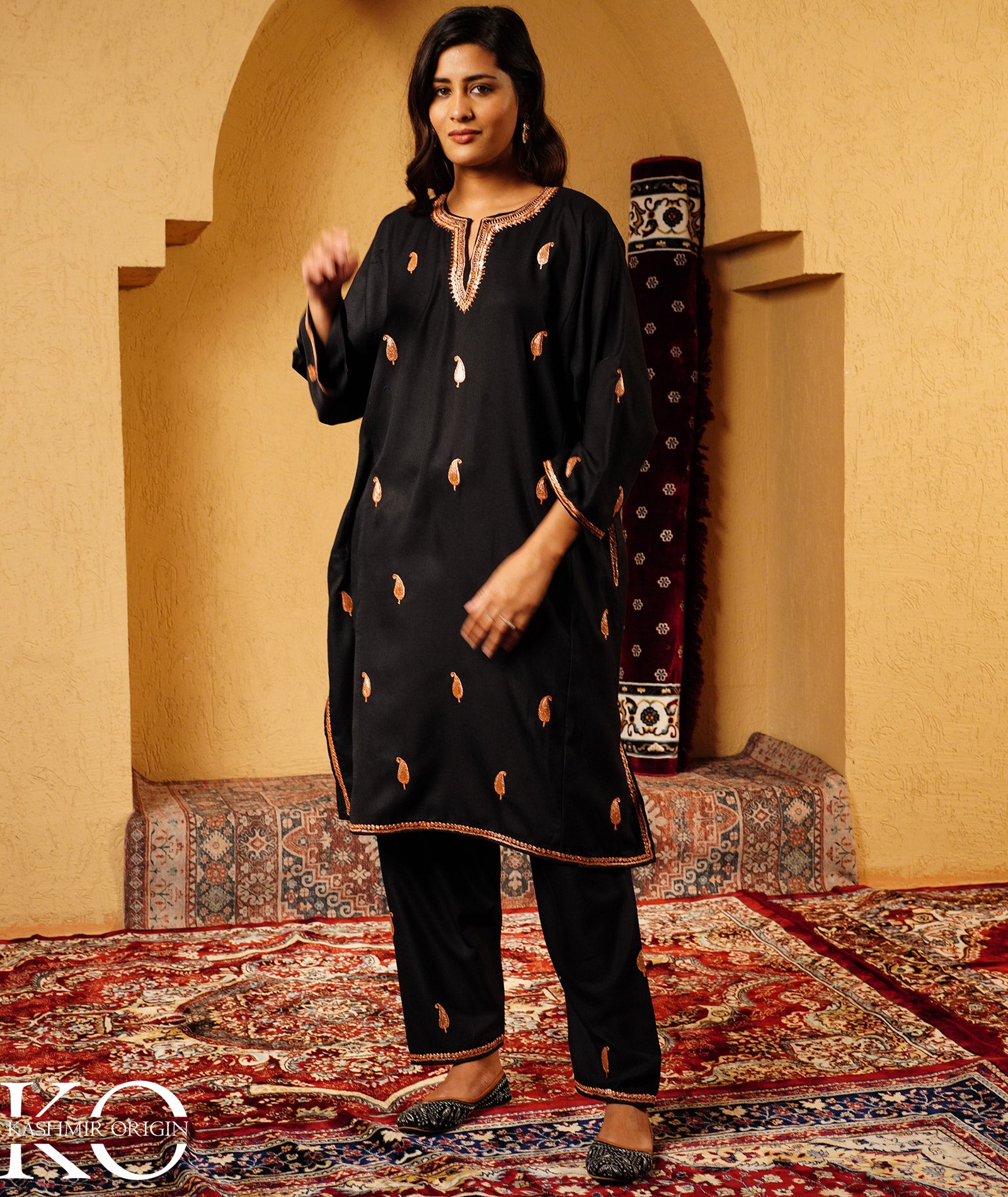 Black Tilla Embroidered Woolen Pheran Set With Shawl