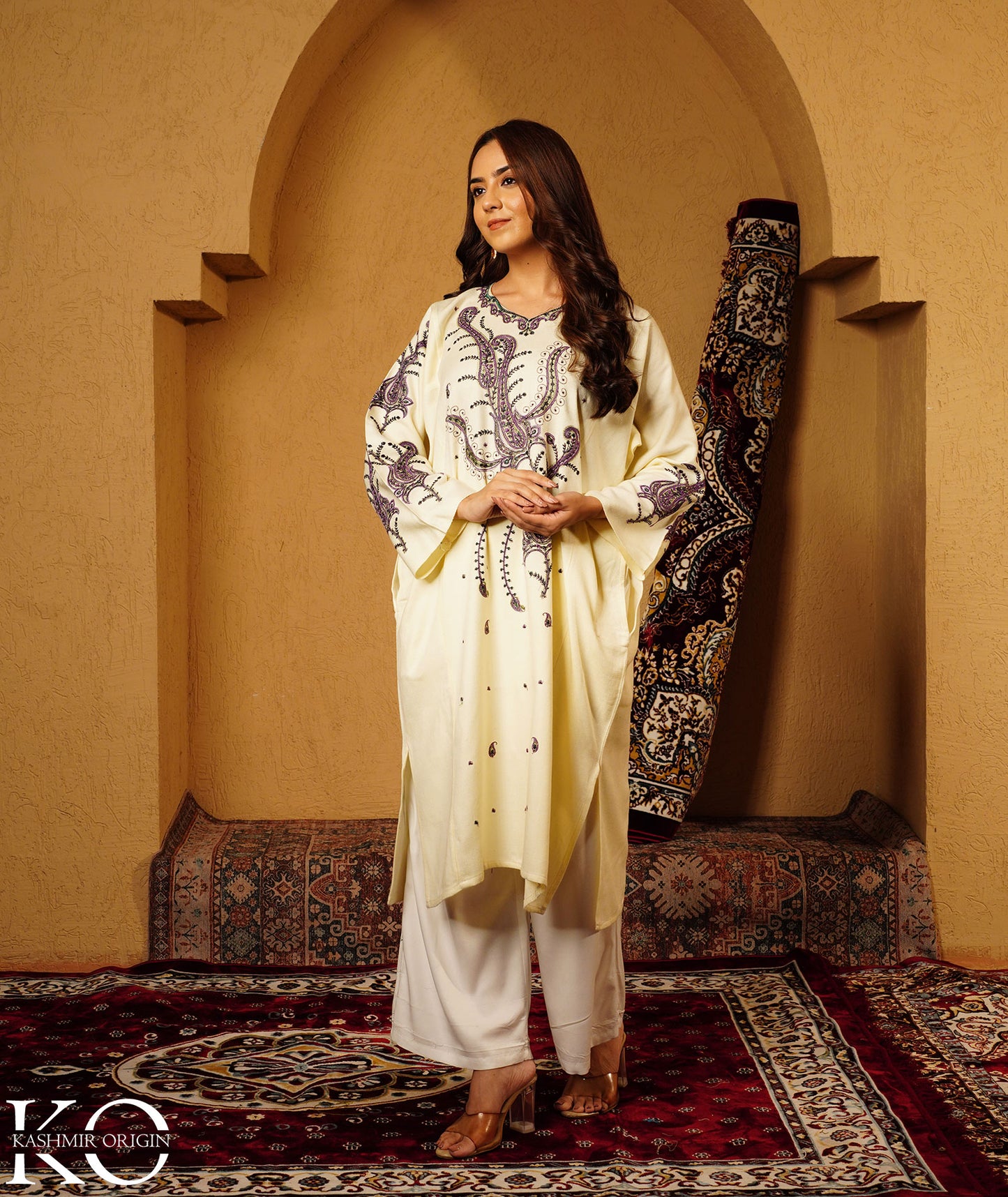 Ivory Sozni Embroidered Woolen Kashmiri Pheran